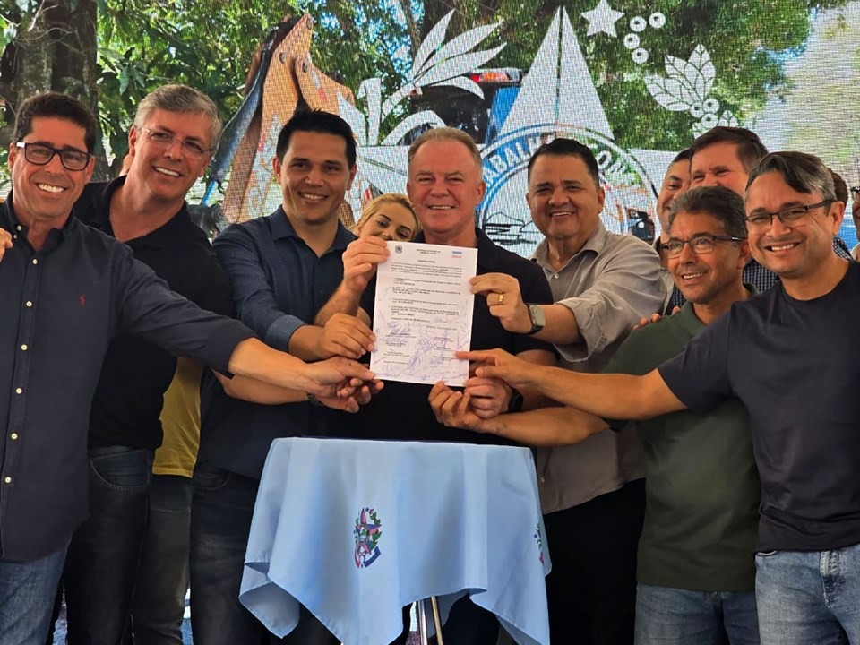 10.10.2025 - Governador anuncia revitalização da Rodovia ES-166 e novos investimentos em Castelo