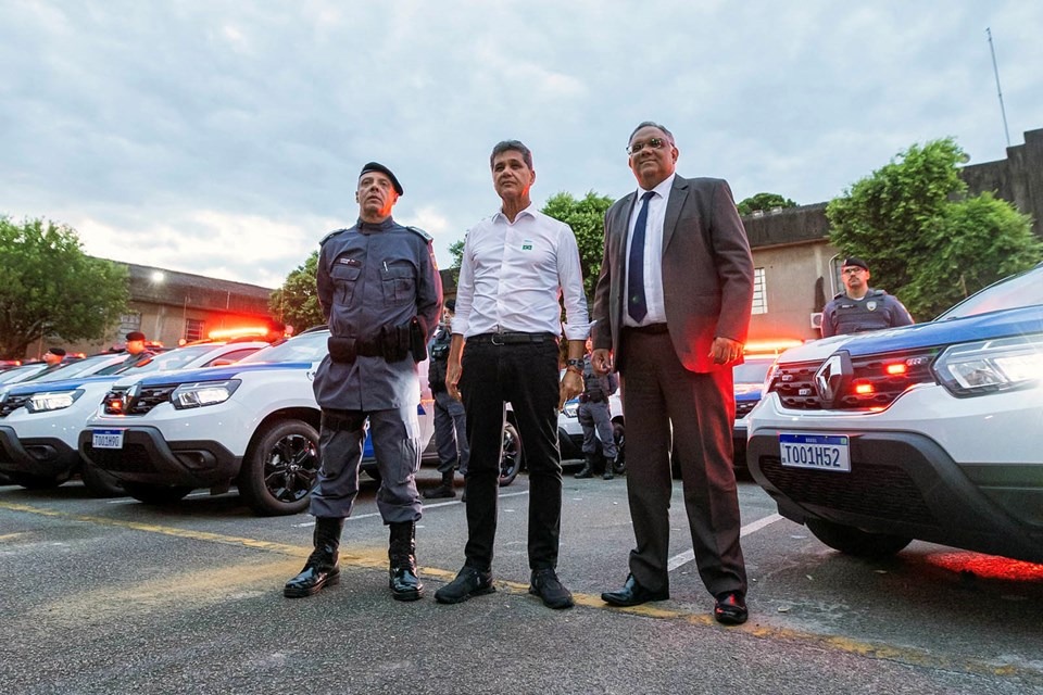 16.03.2026 - PMES recebe novos fuzis e viaturas semiblindadas para reforço do policiamento