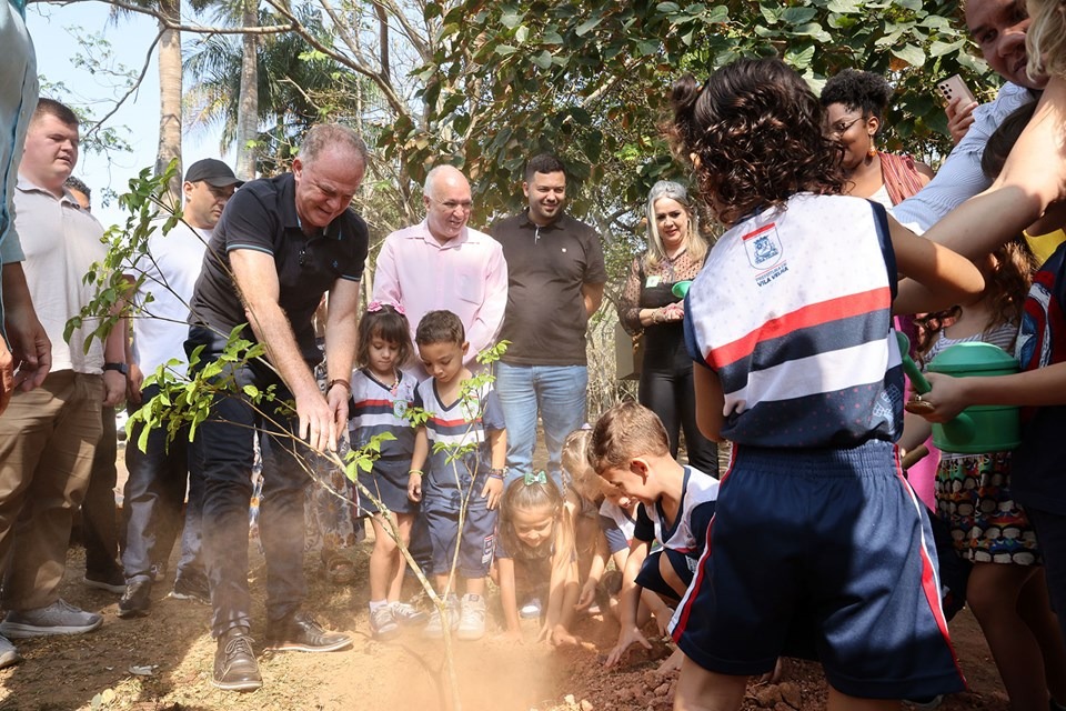 19.09.2024 - Governador recebe alunos do Ensino Infantil para plantio de ipês na Residência Oficial 01|||Fotógrafo:Helio Filho - Governo/ES 