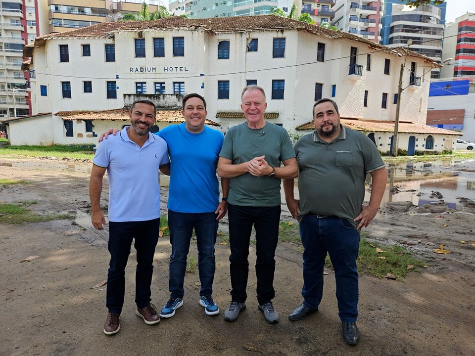 26.04.2025 - Governo inicia obras de restauro do Radium Hotel e da Praça Ciríaco Ramalhete de Oliveira -  em Guarapari|||Fotógrafo:Hélio Filho/Secom-ES